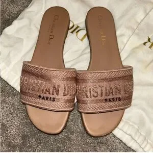 値下げ　Christian Dior　サンダル ピンクゴールド 美品 Dior | Shoes | Christian Dior Rose Gold Slide Sandals | Poshmark